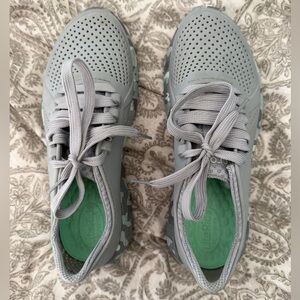 CROCS Light Gray Women's Athletic Shoes